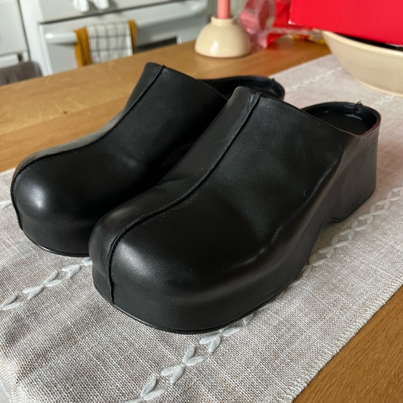 Mango Leather Clogs - Picture 4 of 5